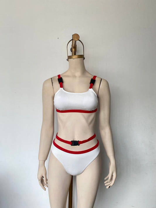 Bikini con hebilla