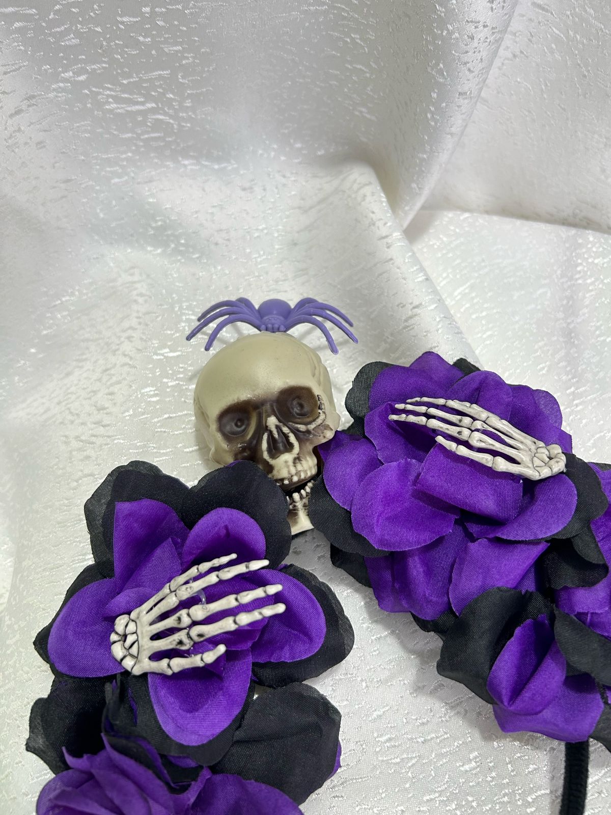 vincha calavera con mano