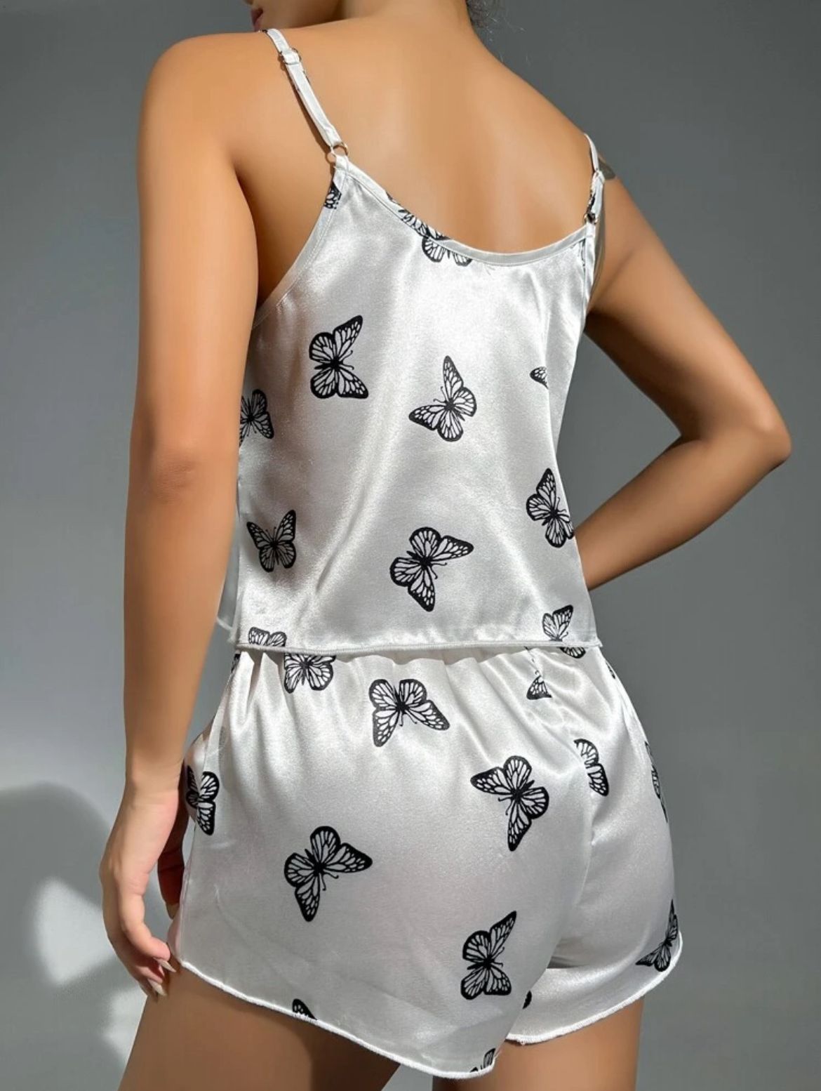 Ropa de dormir de mariposas