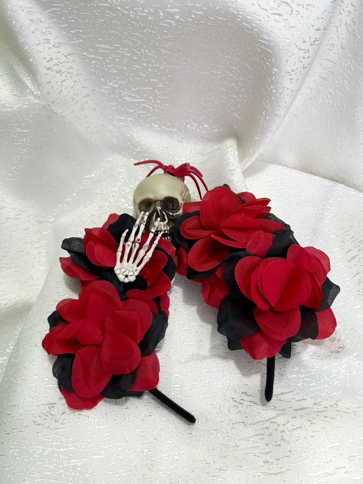 vincha calavera con mano
