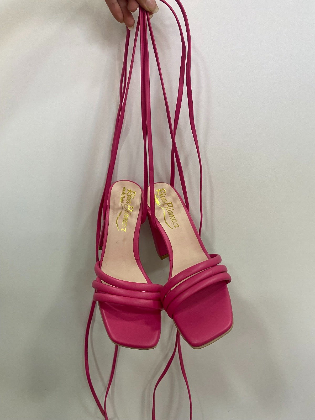 Tacones tiras fucsia