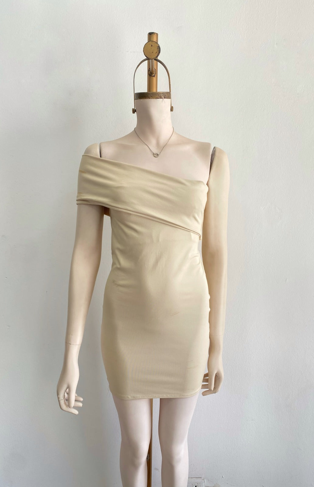 Vestido manga beige