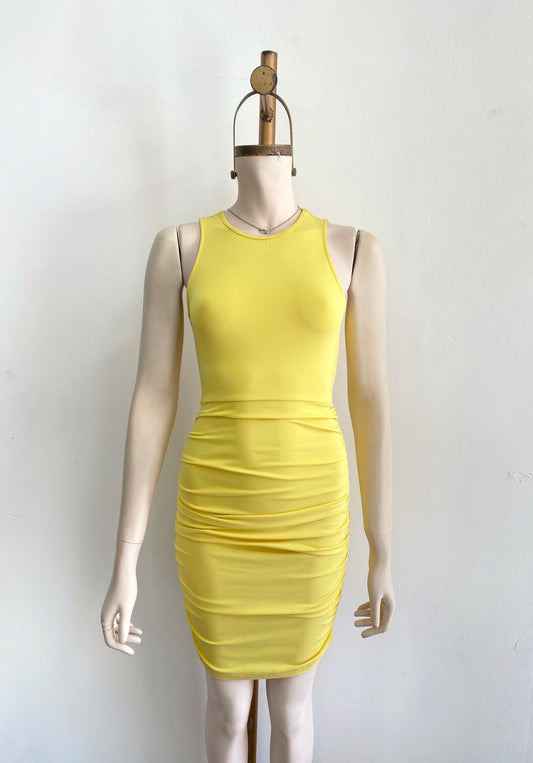 Vestido amarillo pegado